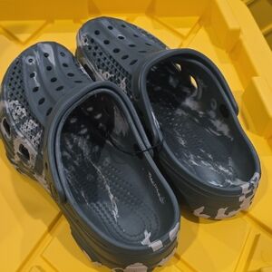 Clog Shoes - Olive and White